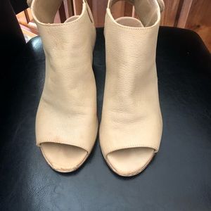 Steve Madden Taupe Size 6/12